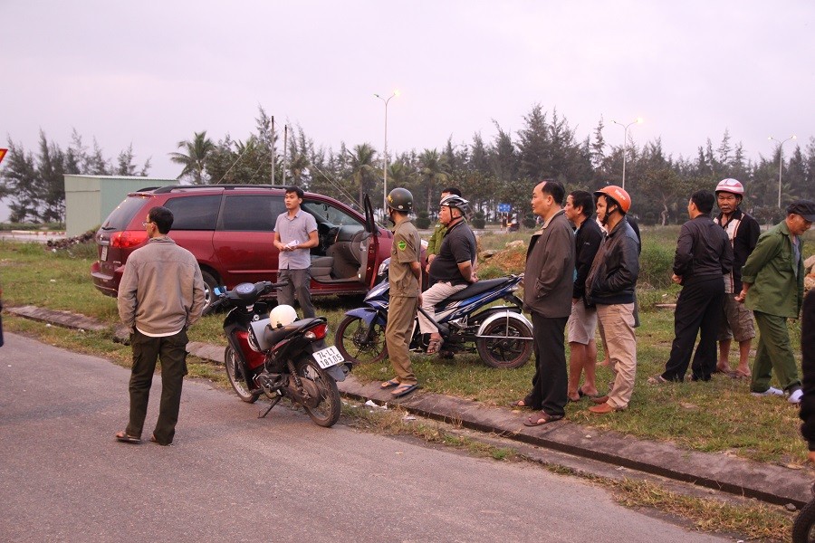 da nang troi dong nghiep nu tren o to roi cuop tien bo tron