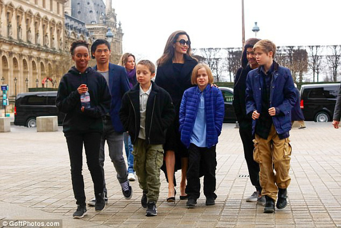 pax thien thap tung me angelina jolie den paris