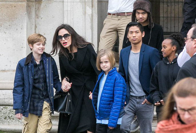 pax thien thap tung me angelina jolie den paris