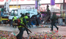 Quảng trường Thời đại ngập trong 56 tấn rác sau đêm giao thừa