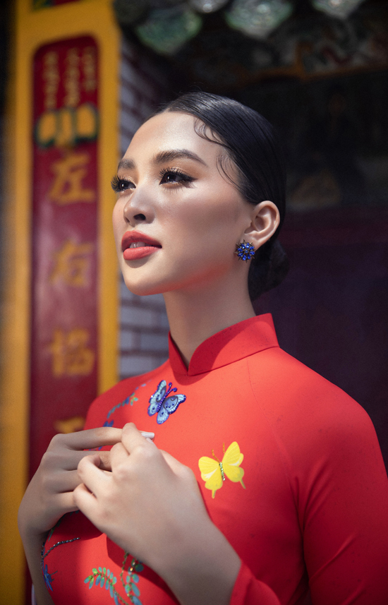 hoa hau tieu vy goi y chon ao dai tet