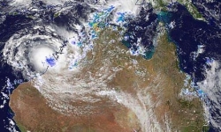 Bão nhiệt đới gây mưa lớn nhưng không giúp dập lửa ở Australia