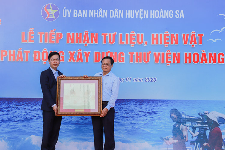 da nang tiep nhan 19 chau ban trieu nguyen ve hoang sa