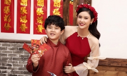 Trương Quỳnh Anh du xuân cùng con trai