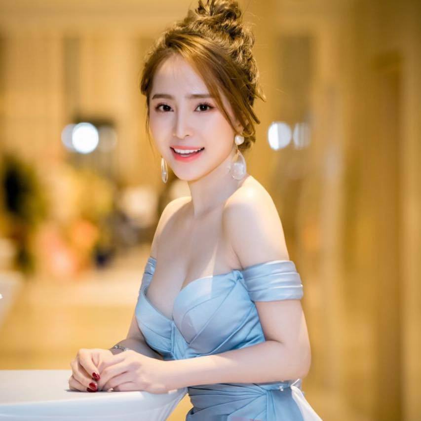 quynh nga ngay cang tao bao mac bikini mau nude gay hieu nham