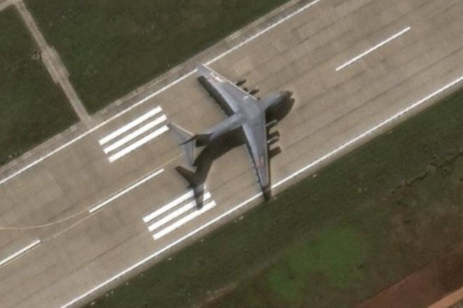 SCMP: Trung Quốc đưa máy bay siêu vận tải Y-20 ra đá Chữ Thập - 1