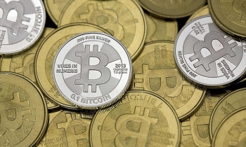 Giá Bitcoin vượt 33.000 USD