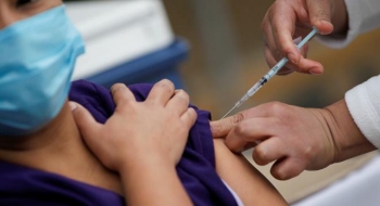 Bác sĩ Mexico vào phòng chăm sóc đặc biệt sau khi tiêm vaccine Pfizer