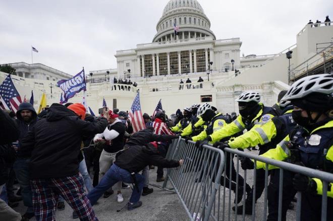 Washington DC gia hạn tình trạng khẩn cấp lên 15 ngày sau bạo loạn - 1