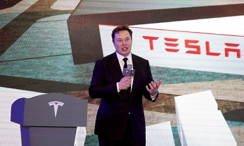 Elon Musk vượt Jeff Bezos để giàu nhất thế giới