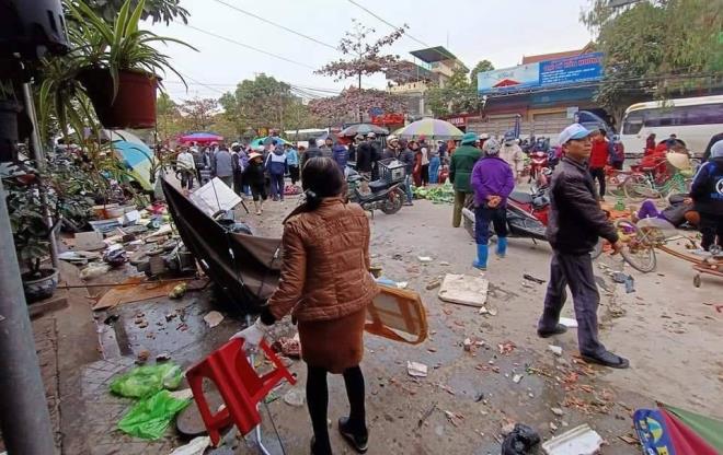 Ô tô lao như điên vào chợ dân sinh ở Hải Phòng, nhiều người bị thương - 1