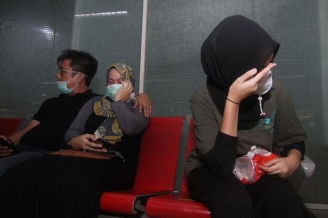 Tìm thấy mảnh vỡ nghi của máy bay Indonesia chở 62 người mất tích - 4