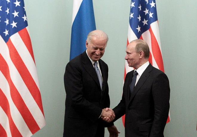 Tổng thống Biden ra một loạt quyết định liên quan tới Nga - 1