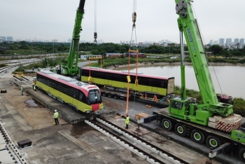 Mở cửa để nhân dân tham quan đoàn tàu đầu tiên tuyến metro Nhổn- Ga Hà Nội