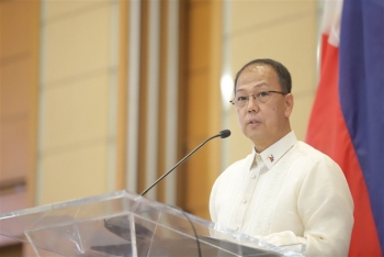 Philippines không thỏa hiệp về Biển Đông với Trung Quốc vì vaccine COVID-19