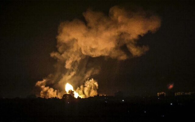 Israel-Hamas nói chuyện bằng tên lửa ngày đầu năm mới