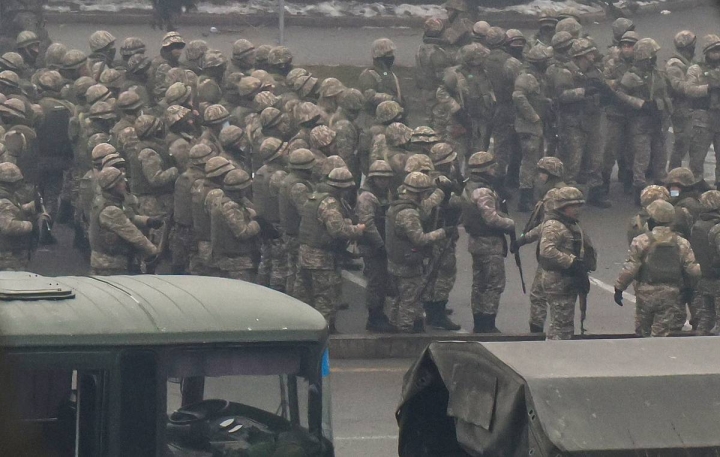 Bạo loạn ở Kazakhstan: Moskva triển khai lính dù bảo vệ căn cứ Nga ở Baikonur - 2