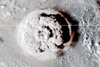 Núi lửa Tonga phun trào, cảnh báo sóng thần ở Nhật Bản và Thái Bình Dương