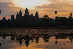 7 du khach bi truc xuat khoi campuchia vi thac loan gan angkor wat