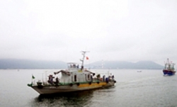 Tàu chở 11 thuyền viên gặp nạn trên biển