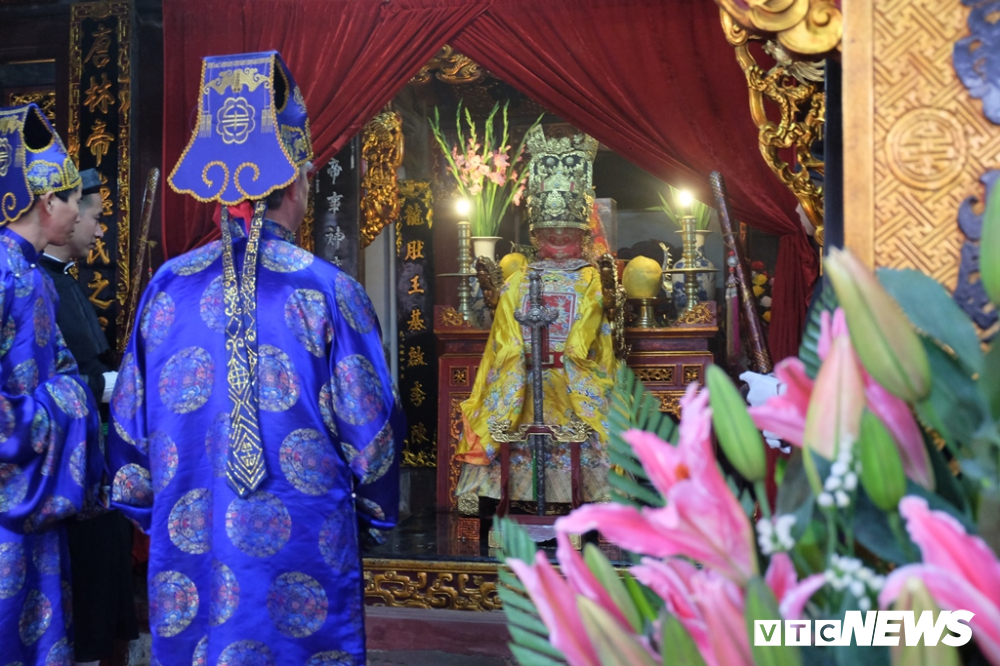 anh xem trai lang trieu khuc ma phan moi son mua con di danh bong