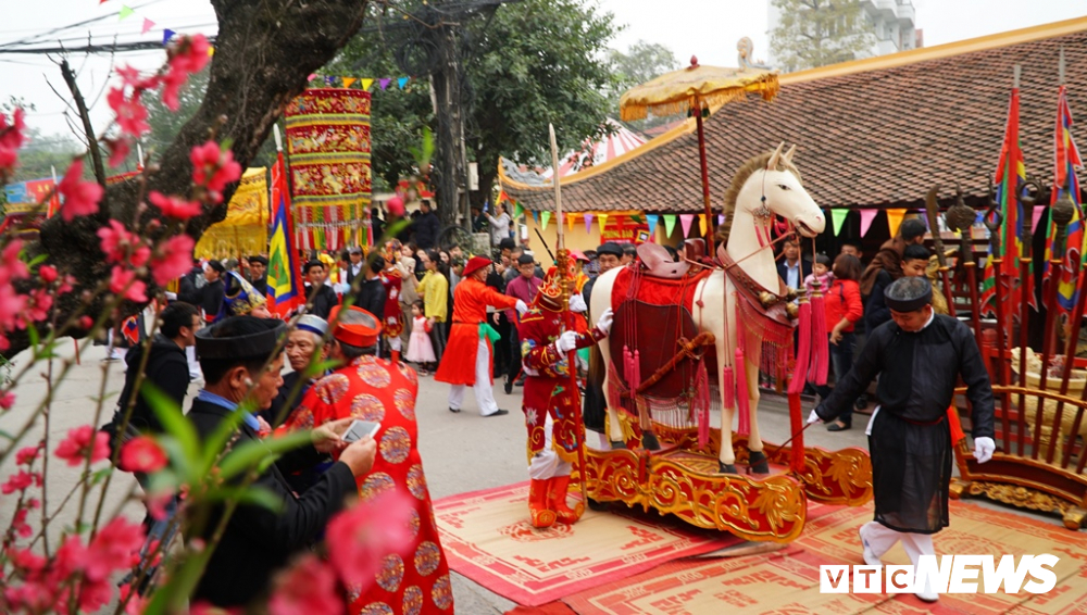 anh xem trai lang trieu khuc ma phan moi son mua con di danh bong
