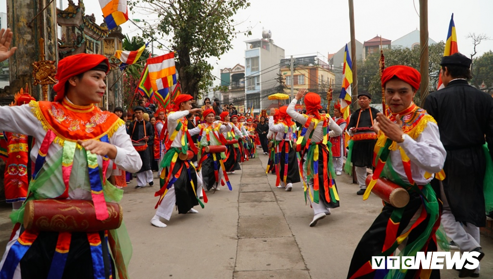 anh xem trai lang trieu khuc ma phan moi son mua con di danh bong