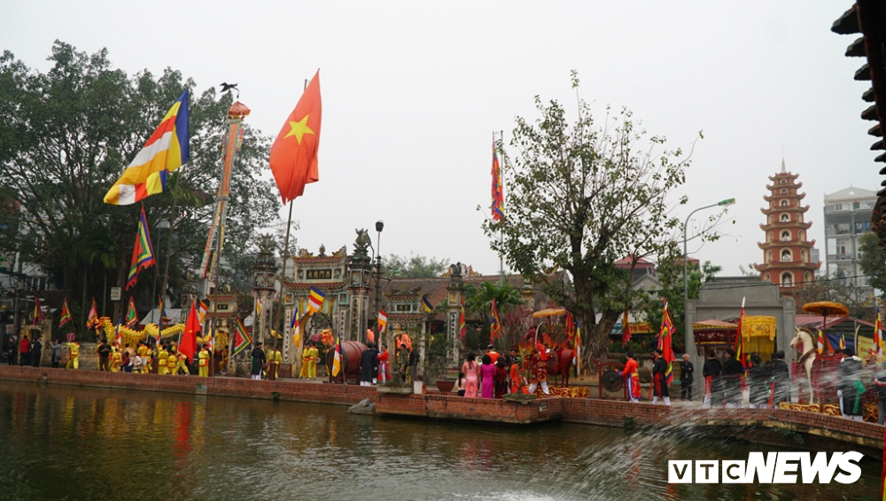 anh xem trai lang trieu khuc ma phan moi son mua con di danh bong