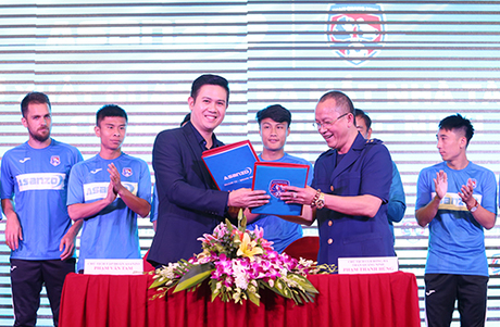 quang ninh duoc treo thuong mot ty dong cho tran dau tien o vleague