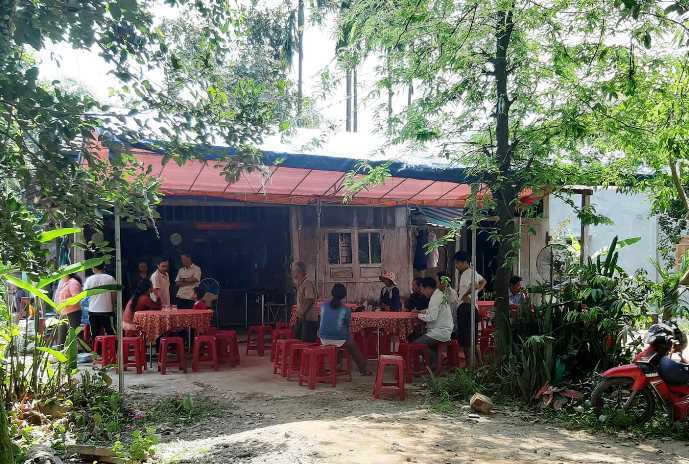 can bo xa tu vong vi bi hang tram con ong vay dot