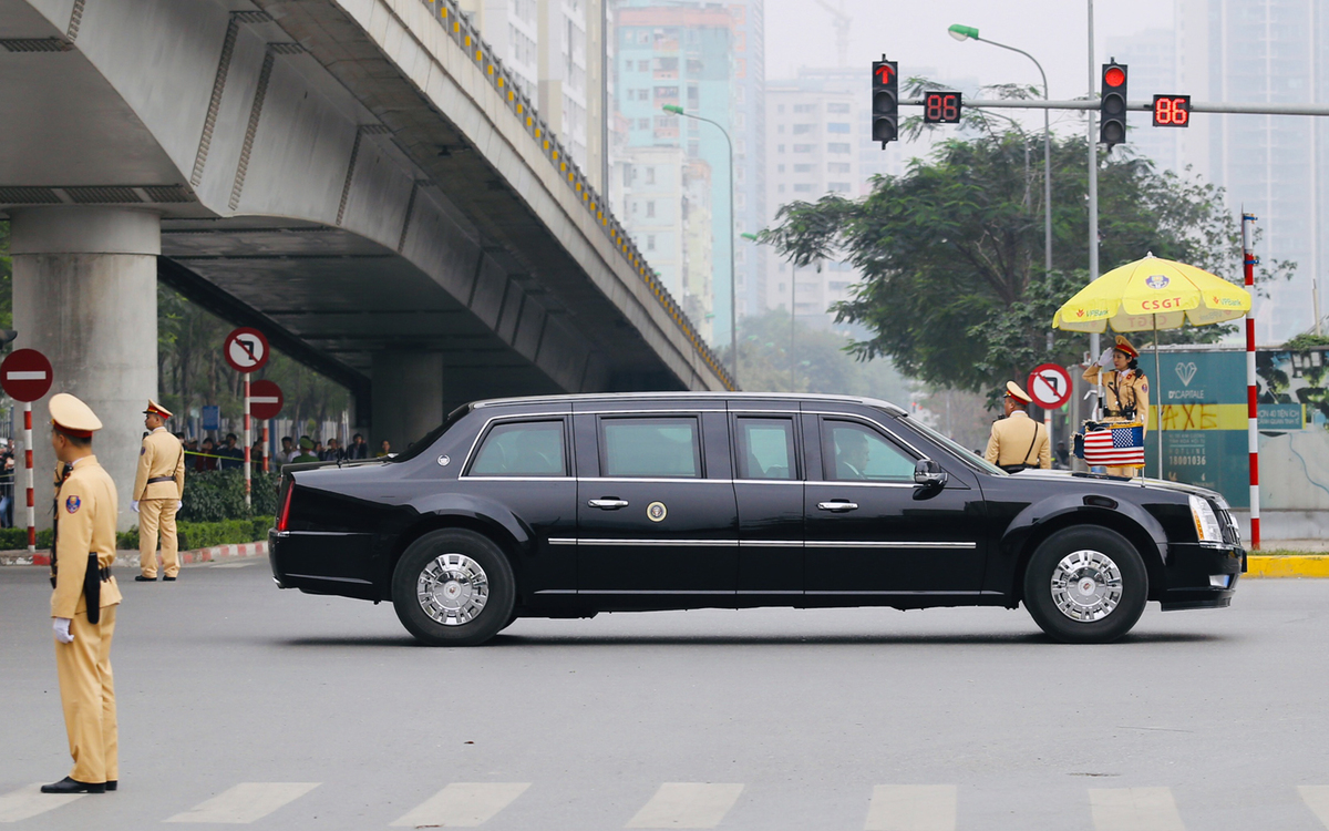 doan lanh dao my trieu bat ngo ve som