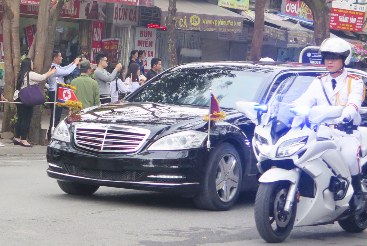 doan lanh dao my trieu bat ngo ve som