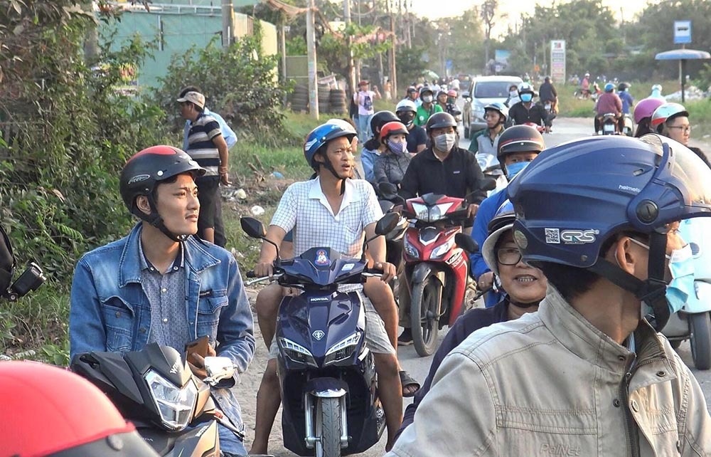 rao chan vua mo nhieu nguoi keo den xem nha hoang noi tuan khi bi ban