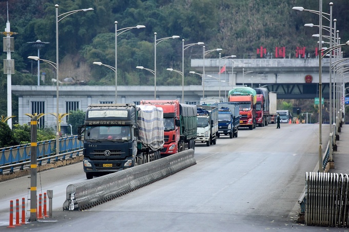 biet doi trung chuyen container o cua khau