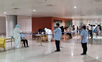 TP.HCM xét nghiệm khẩn cho 1.000 nhân viên sân bay Tân Sơn Nhất