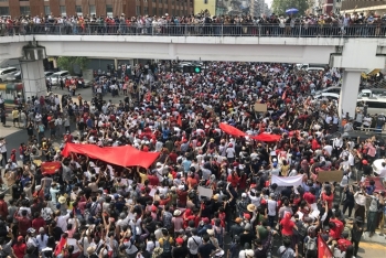 Hơn 60.000 người biểu tình phản đối đảo chính quân sự ở Myanmar