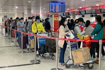 Bốn nhân viên sân bay Tân Sơn Nhất nghi nhiễm nCoV