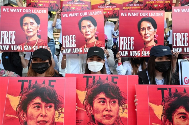 Bà Aung San Suu Kyi bị tạm giam đến ngày 17/2 - 1