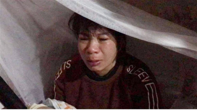 Mẹ bạo hành con ruột tại Hà Đông: Hàng xóm khiếp hãi lối hành xử của người mẹ - 3