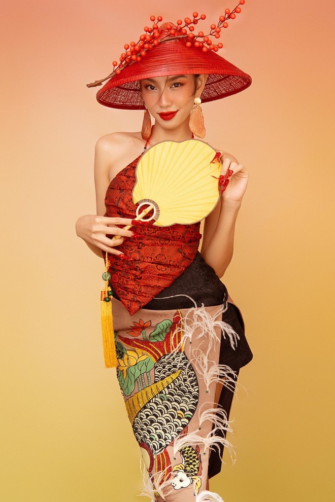 Chân dung Hoa hậu Thùy Tiên trong loạt trang phục mang đậm bản sắc văn hóa Việt ảnh 4