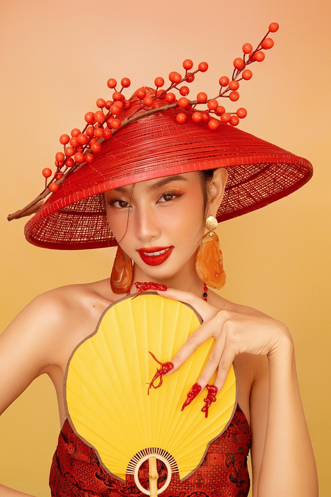 Chân dung Hoa hậu Thùy Tiên trong loạt trang phục mang đậm bản sắc văn hóa Việt ảnh 16