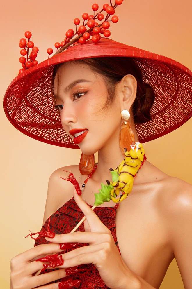 Chân dung Hoa hậu Thùy Tiên trong loạt trang phục mang đậm bản sắc văn hóa Việt ảnh 8