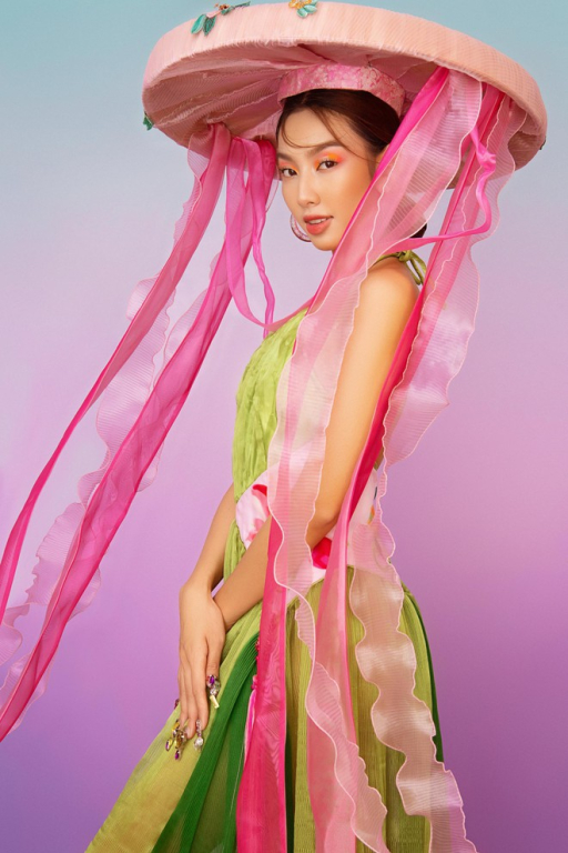 Chân dung Hoa hậu Thùy Tiên trong loạt trang phục mang đậm bản sắc văn hóa Việt ảnh 11