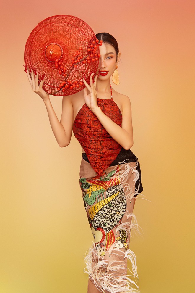 Chân dung Hoa hậu Thùy Tiên trong loạt trang phục mang đậm bản sắc văn hóa Việt ảnh 9