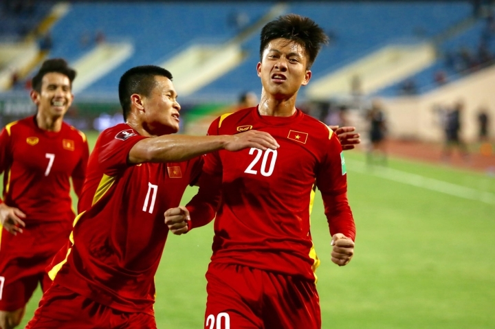 Trực tiếp bóng đá Việt Nam 3-0 Trung Quốc: Văn Đức ghi siêu phẩm