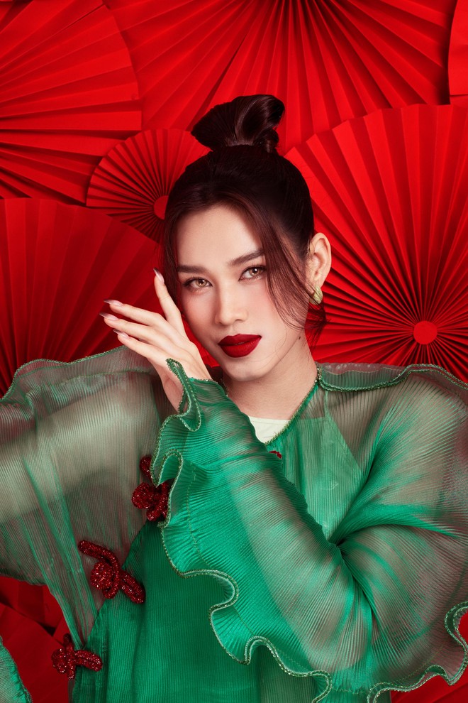 Cận cảnh nhan sắc Hoa hậu Đỗ Thị Hà trong bộ ảnh chào Xuân 2022 ảnh 4