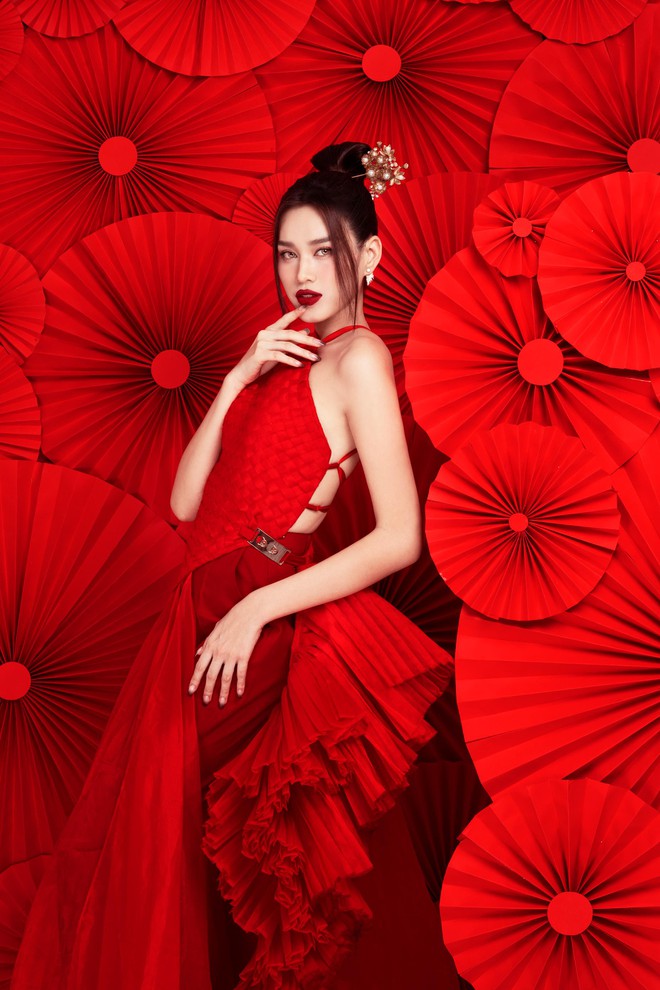 Cận cảnh nhan sắc Hoa hậu Đỗ Thị Hà trong bộ ảnh chào Xuân 2022 ảnh 7