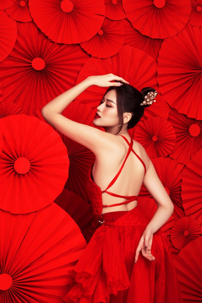 Cận cảnh nhan sắc Hoa hậu Đỗ Thị Hà trong bộ ảnh chào Xuân 2022 ảnh 2