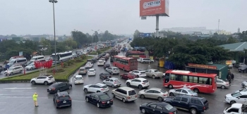 Cao tốc Cầu Giẽ- Ninh Bình liên tiếp tai nạn, ô tô ùn tắc xếp hàng dài 6 cây số