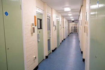 Bên trong trại giam đầu tiên ở Anh dành cho tù nhân khủng bố